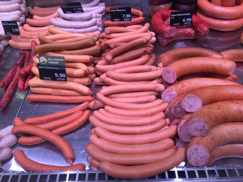 charcuterie-LANTOSQUE-min_sausages_meat_butchery-1069321